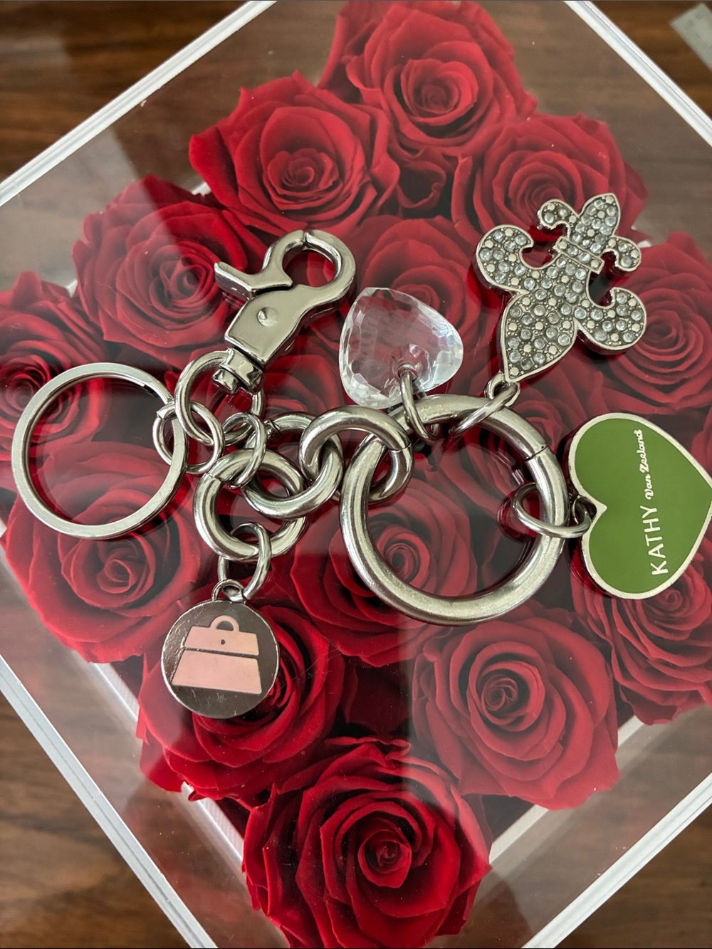 Kathy Van Zeeland Silver Fleur-de-Lis Rhinestone Charm / Keychain Green Heart - Picture 7 of 9